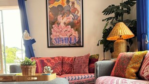 บ้านพัก, 3 ห้องนอน, สระว่ายน้ำส่วนตัว, วิวสวน | ห้องนั่งเล่น