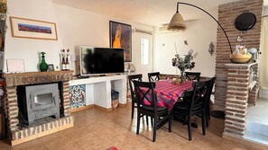 Rumah, 3 kamar tidur, kolam renang pribadi, pemandangan kebun | Ruang makan