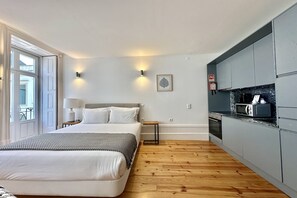 1 chambre, fer et planche à repasser, accès Internet