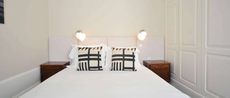 1 Schlafzimmer, Bügeleisen/Bügelbrett