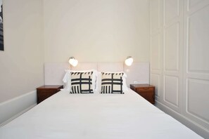 1 Schlafzimmer, Bügeleisen/Bügelbrett