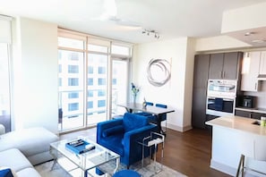 Smart TV - 2BD/2BA-TMC Magic w/Skyline+Balcony! FREE Parking! (Houston)
