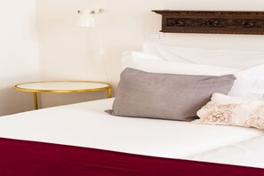 Iron/ironing board, free WiFi - Quaint studio in the heart of Porto (Oporto)