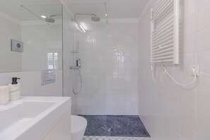 Douche, sèche-cheveux