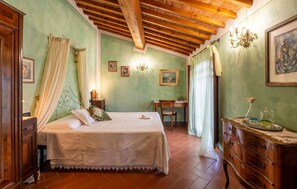 5 bedrooms, iron/ironing board, travel crib, free WiFi