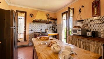 Kühlschrank, Herdplatte, Geschirrspüler