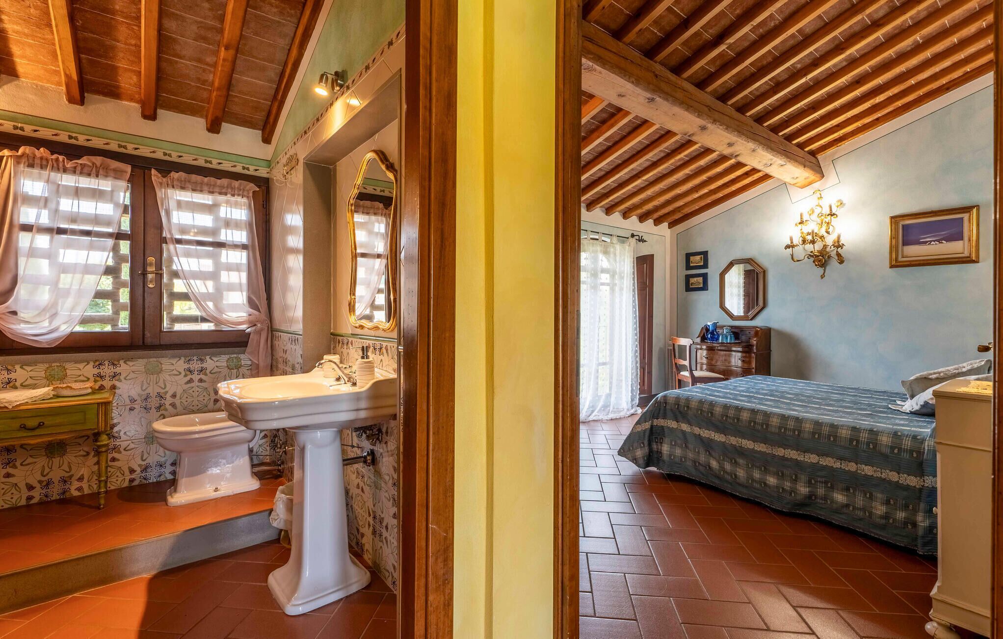 5 chambres, fer et planche à repasser, lit parapluie, Wi-Fi gratuit