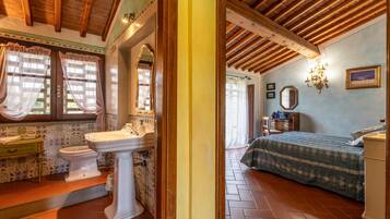 5 camere, ferro/asse da stiro, culla da viaggio, Wi-Fi gratuito