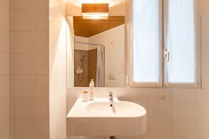 Apartment | 1 bedroom - Viale Lecco 105 in Como (Como)