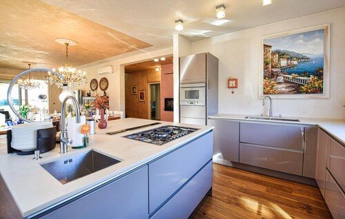 Gorgeous home in Gianico