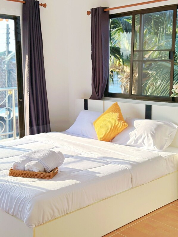 5 bedrooms, iron/ironing board, WiFi, bed sheets