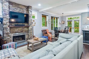 Living room - Point of View (Fairview)