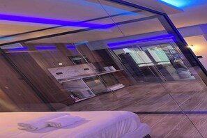 2 bedrooms, internet, bed sheets