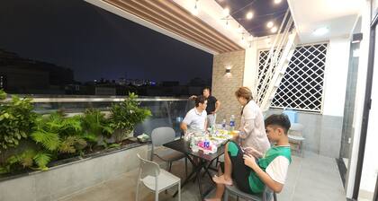 Moon's house/6 beds/10 persons/2,5 baths/full house/near Airport/BBQ rooftop