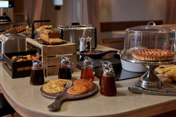 Daily buffet breakfast for a fee