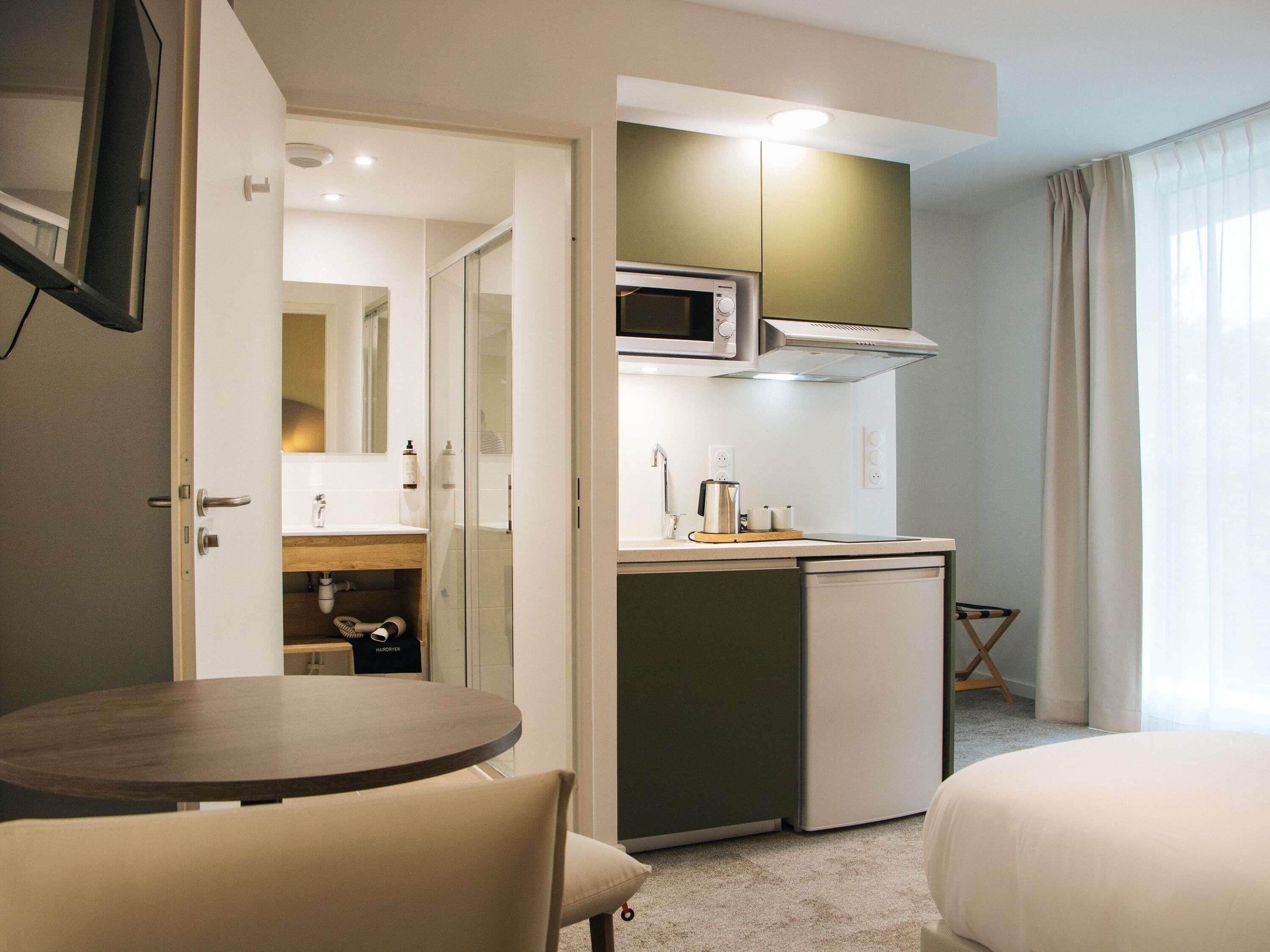 Studio, 2 Twin Beds | In-room safe, desk, laptop workspace, free WiFi