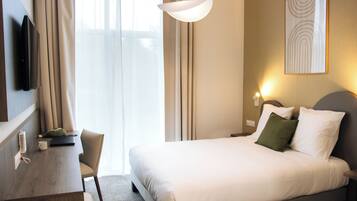 Standard Studio | In-room safe, desk, laptop workspace, free WiFi