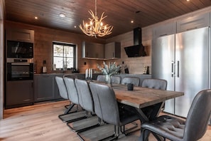 Chalet, 6 Schlafzimmer, barrierefrei, Terrasse | Esszimmer