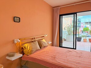 1 soverom, skrivebord, strykejern/-brett og wi-fi