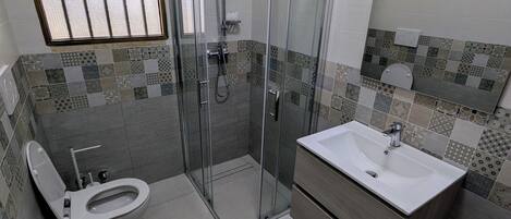 Apartment, 2 Bedrooms, Accessible, Smoking | Bathroom