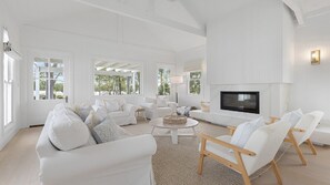 TV, fireplace - THE HOMESTEAD AT FARMHOUSE (POKOLBIN)