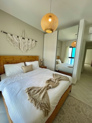 Luxury Chalet, Balcony, Sea View | 2 bedrooms, blackout curtains, iron/ironing board, free WiFi - Aladdin Chalets - 2.5 Bedrooms (Aqaba)