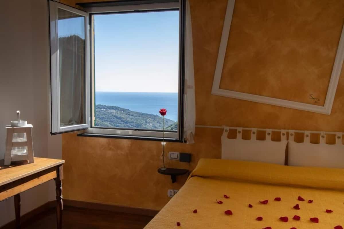 Habitación Deluxe con 1 cama doble o 2 individuales, vistas al mar | Minibar, escritorio, wifi gratis