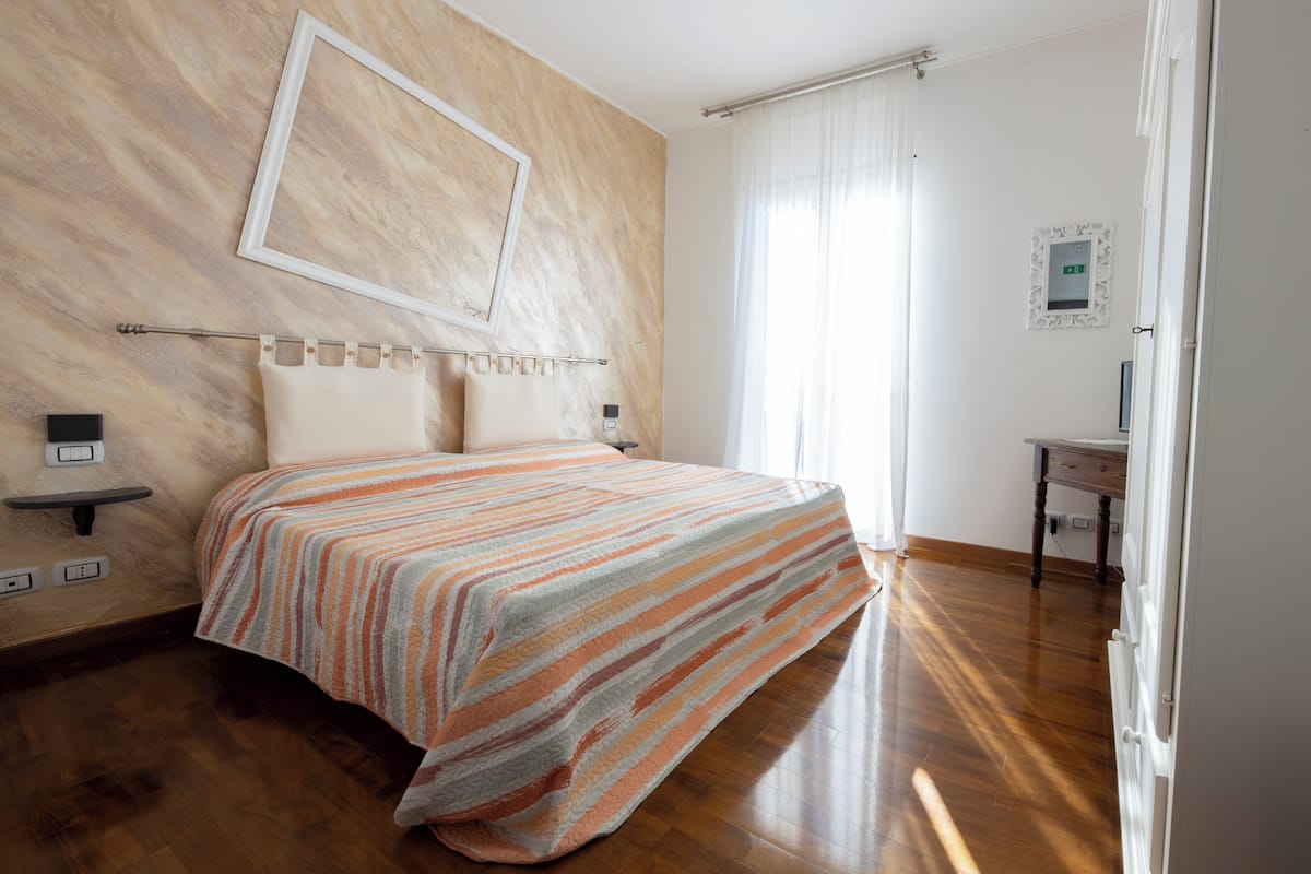 Minibar, skrivbord och gratis wi-fi