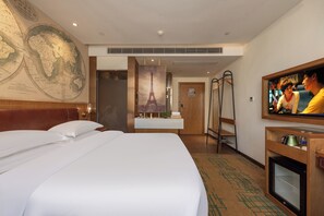 Comfort Double Room, City View | Desk, laptop workspace, blackout drapes, iron/ironing board - XiangshanXisheHotelPeople'sSquareBranch (Ningbo)