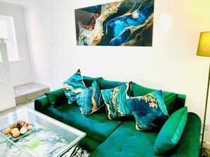 House, 3 Bedrooms | Living room