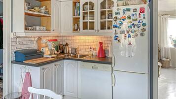 Kühlschrank, Ofen, Herdplatte, Geschirrspüler