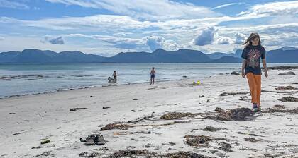 3 bedroom cozy apartment in Myklebost