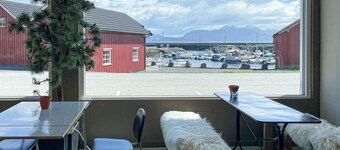 Lovely apartment in Myklebost with WiFi