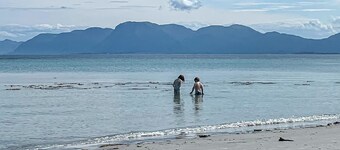 Lovely apartment in Myklebost with WiFi