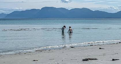 Lovely apartment in Myklebost with WiFi