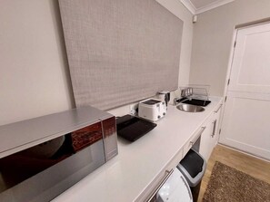 Four Ă micro-ondes, surface de cuisson, lave-vaisselle