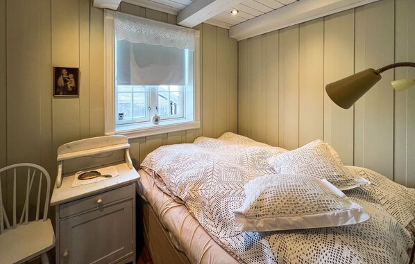 5 bedrooms, travel cot, free WiFi