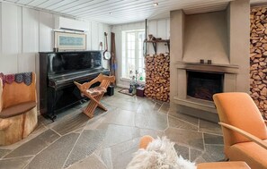 TV, fireplace, DVD player