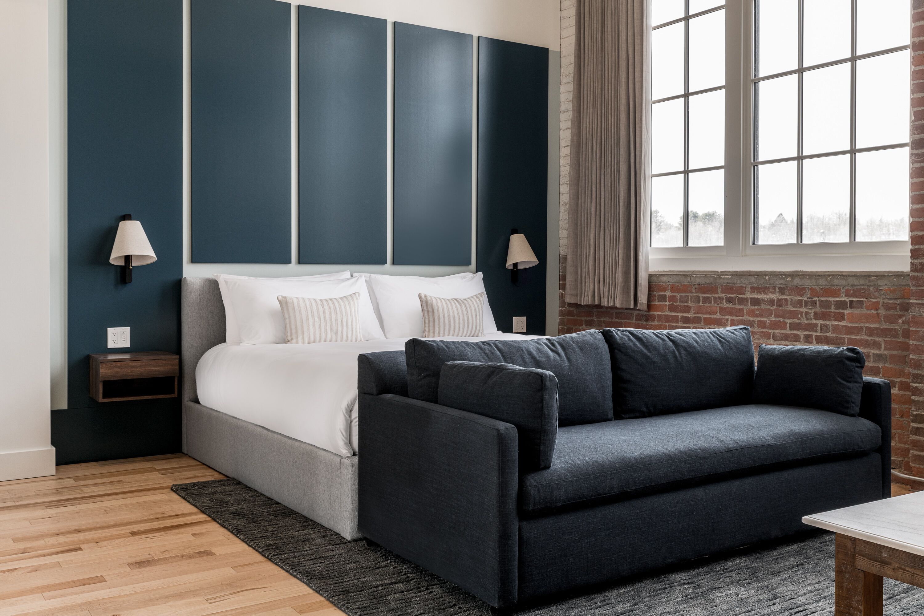 Quarto luxo (Self Check-in with Virtual Front Desk) | Área de estar | Smart TV 40 polegadas com canais digitais