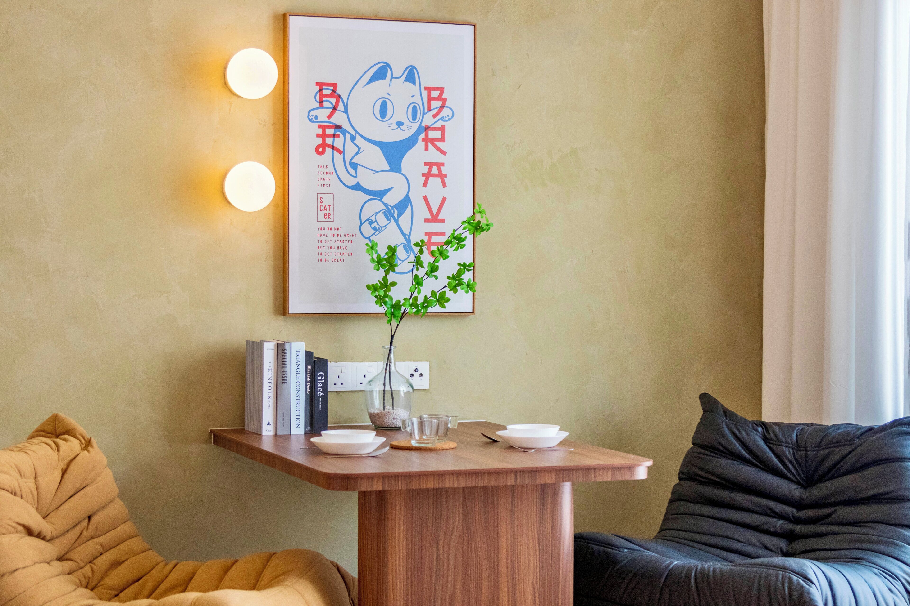Deluxe Apartment, 1 King Bed, City View | Living area | Smart TV