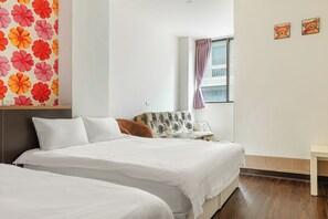 Family Room | Free WiFi, bed sheets - Orange house (Luodong)