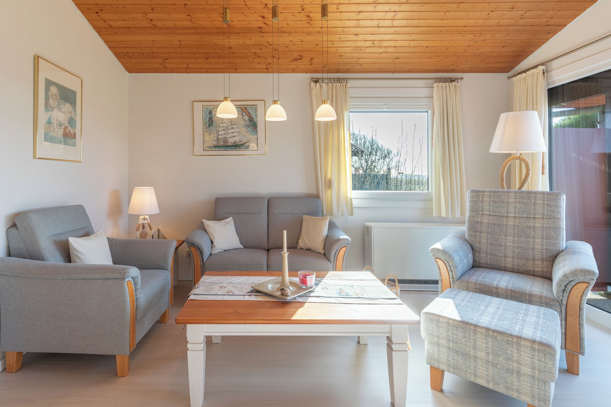 TV, DVD player, books, stereo