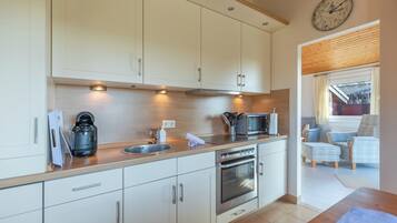 Frigorífic, microones, forn i placa de cuina