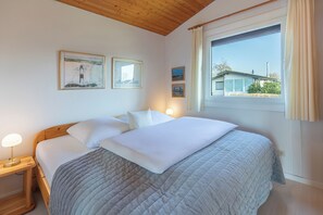 2 bedrooms, iron/ironing board, free WiFi