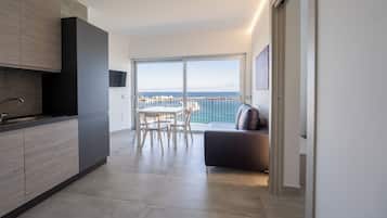Comfort-Apartment, Balkon, Meerblick | 2 Schlafzimmer, Zimmersafe, schallisolierte Zimmer