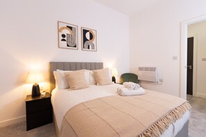 Iron/ironing board, free WiFi, bed sheets