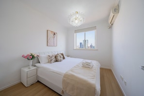 Comfort Apartment, 3 Bedrooms, Non Smoking, City View | 3 bedrooms, free WiFi - CityHome-3BRs 3Beds Nanjing Road (Shanghai)