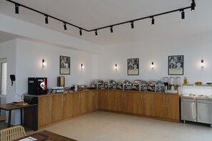 Free daily buffet breakfast - Blue Bay Hotel (Pangaio)