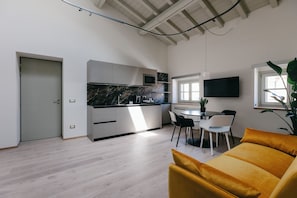 Deluxe Suite | Living area