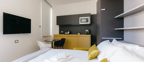 Junior Suite | Private kitchen | Fridge, microwave, stovetop, dishwasher